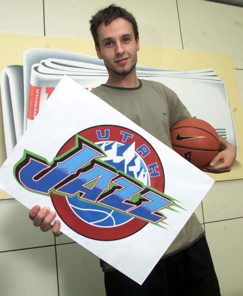 Los Jazz seleccionaron a Ra�l L�pez con el n�mero 24 del Draft de 2001.