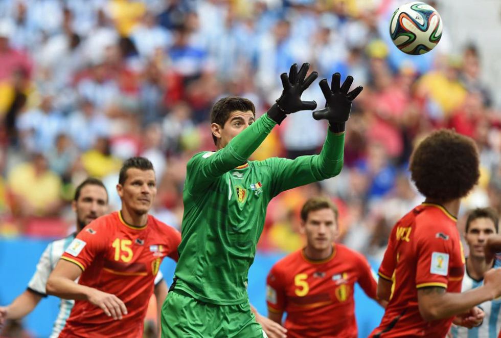 El portero belga no dio opciones a Argentina por arriba.