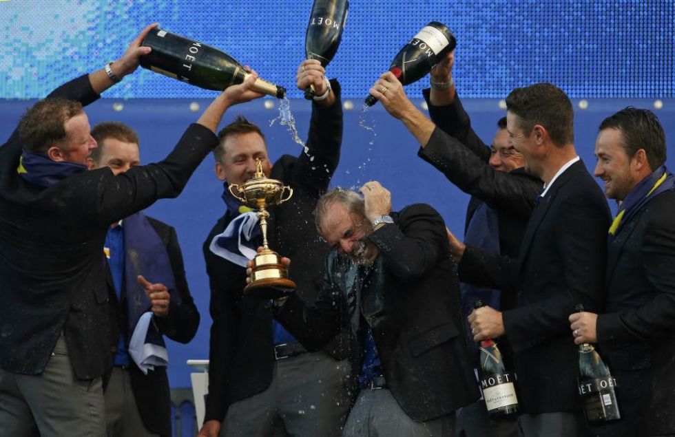 Los jugadores no se cortaron en la ceremonia de clausura.