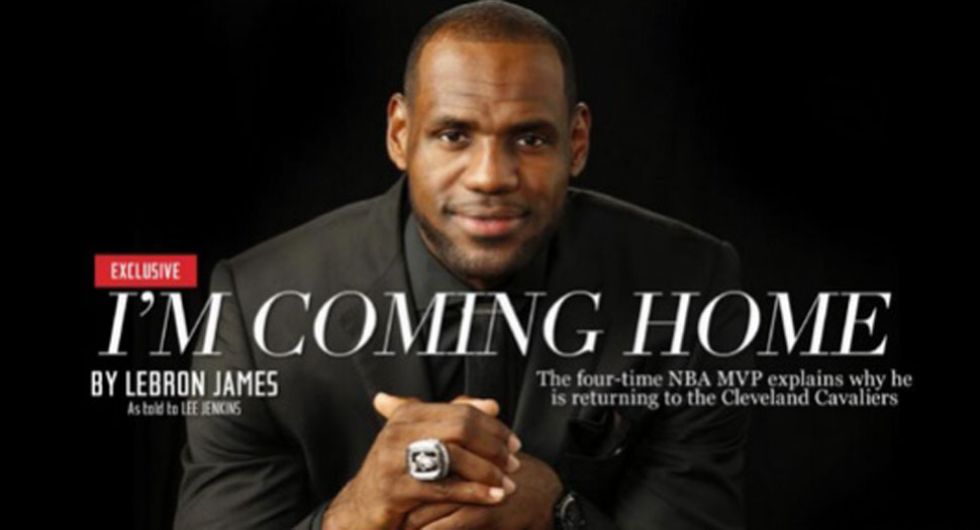 El alero LeBron James anuncia su regreso a Cleveland.