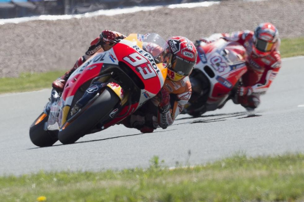 Marc, seguido por la Ducati de Dovizioso, se mostr� intratable en el trazado alem�n de Sachsenring.