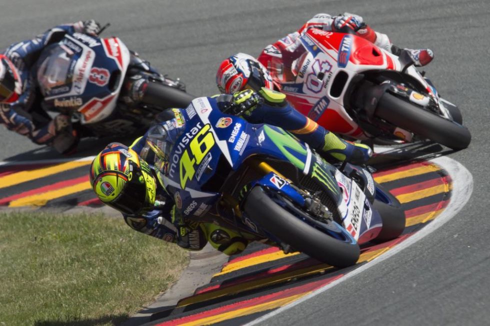 Rossi no sale en posiciones delanteras, pero quiere mantener el liderato en el Mundial.