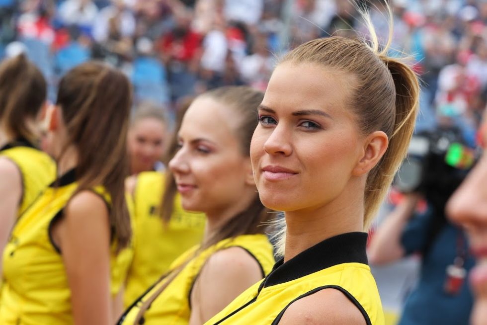 Bella azafata de Pirelli