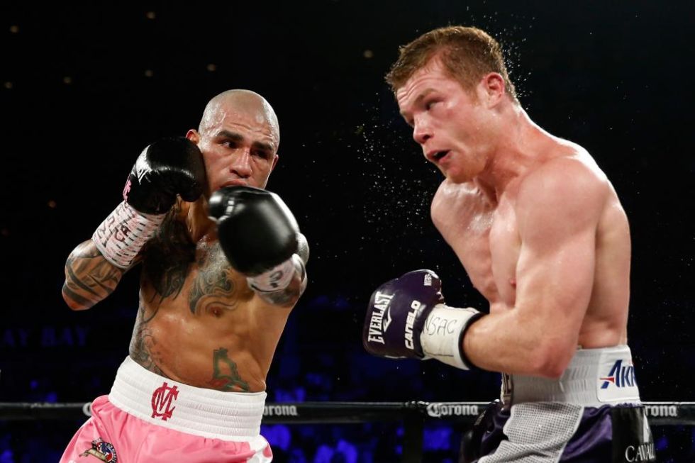 Cotto impacta en la cara de Canelo