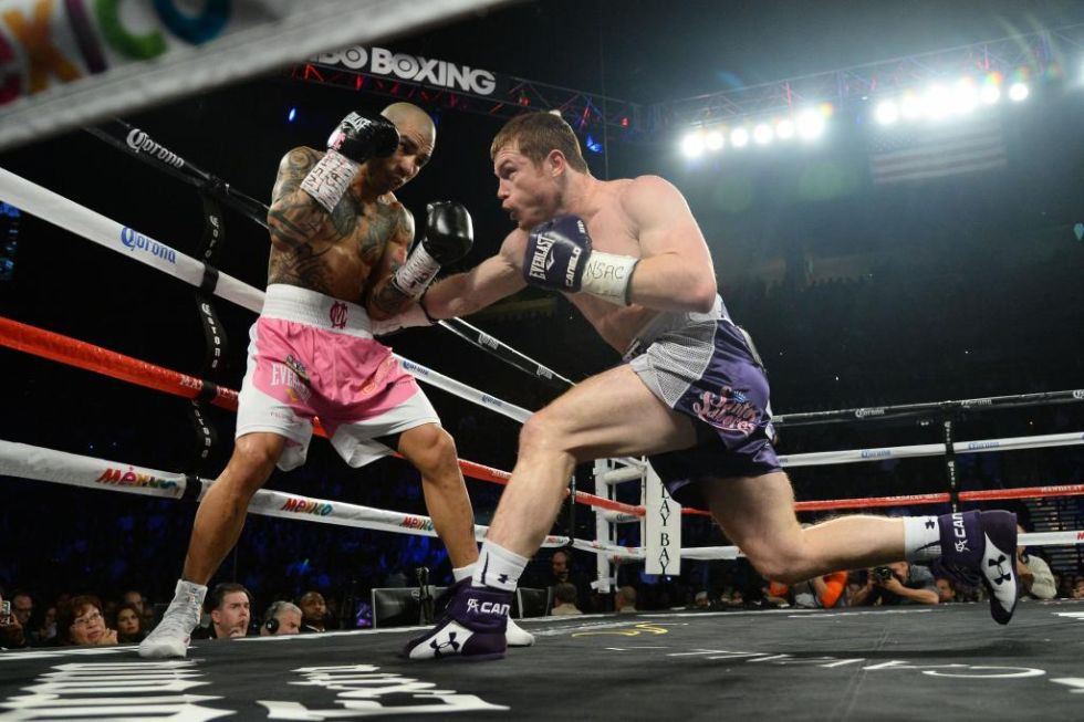 Canelo, de 25 a�os, pudo con Cotto, de 35