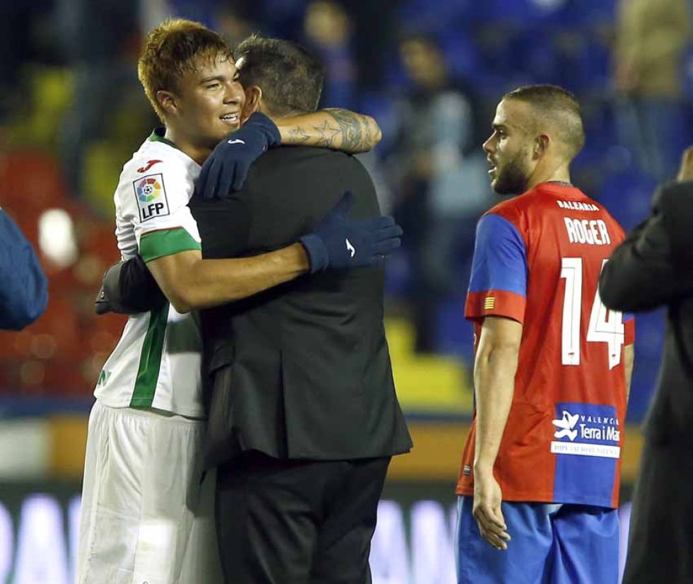 Sandoval abraza a Pe�aranda