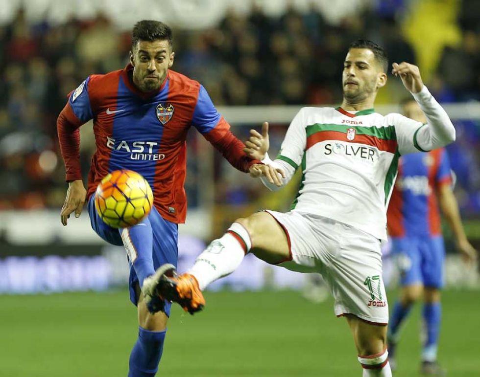 Camarasa pugna un bal�n con Edgar