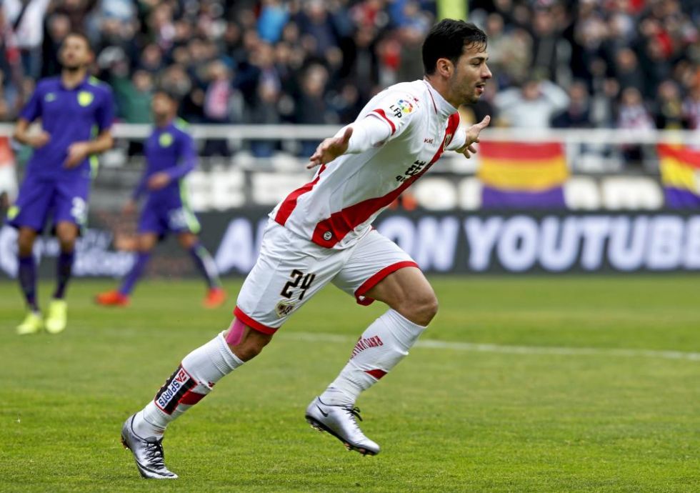 Javi Guerra anota al aprovechar un grave error de Filipenko.