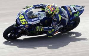 Rossi pilota su Yamaha en Termas de R�o Hondo.