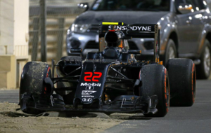 El monoplaza de Jenson Button se par� a mitad de carrera