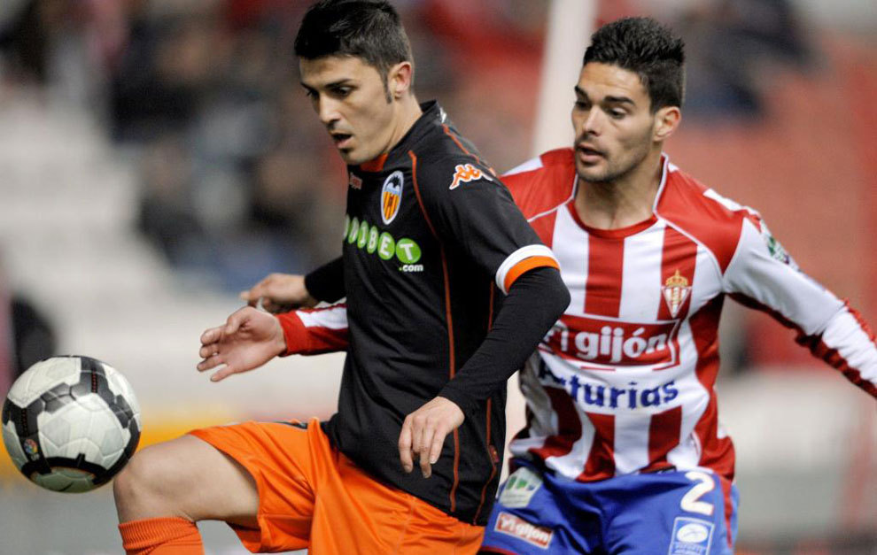 Villa, con el Valencia ante el Sporting en El Molin�n.