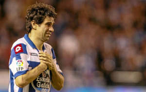 Juan Carlos Valer�n se despide de la afici�n del Deportivo de la...