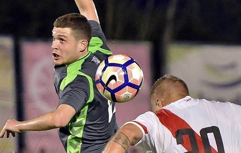 Ebert remata de cabeza para el segundo gol en el Salto del Caballo