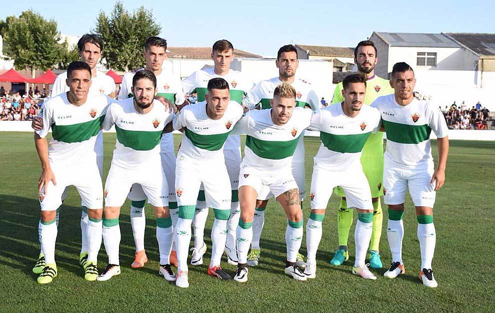 Sergio Le�n y sus compa�eros en el once titular ante el Atco....