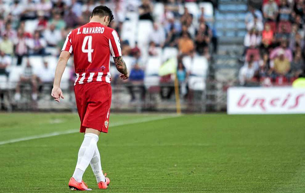 Un cabizbajo Ximo Navarro durante un partido de la pasada temporada
