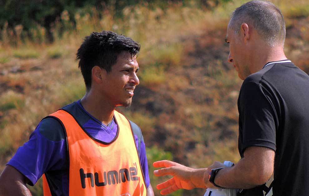 Un sudoroso Renzo Zambrano, durante un entrenamiento de este verano
