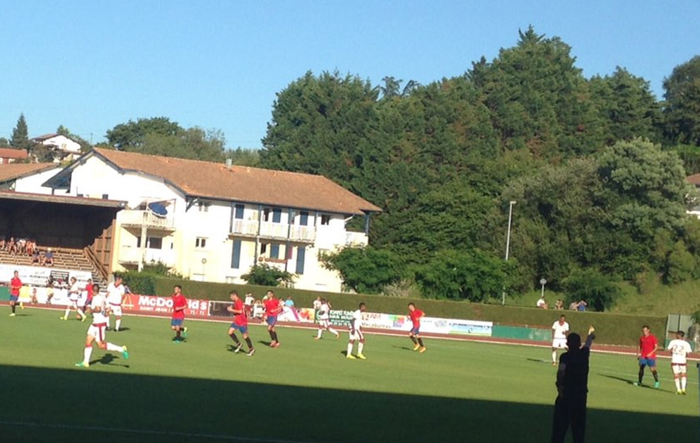 Una acci�n del partido entre Girondins y Osasuna.