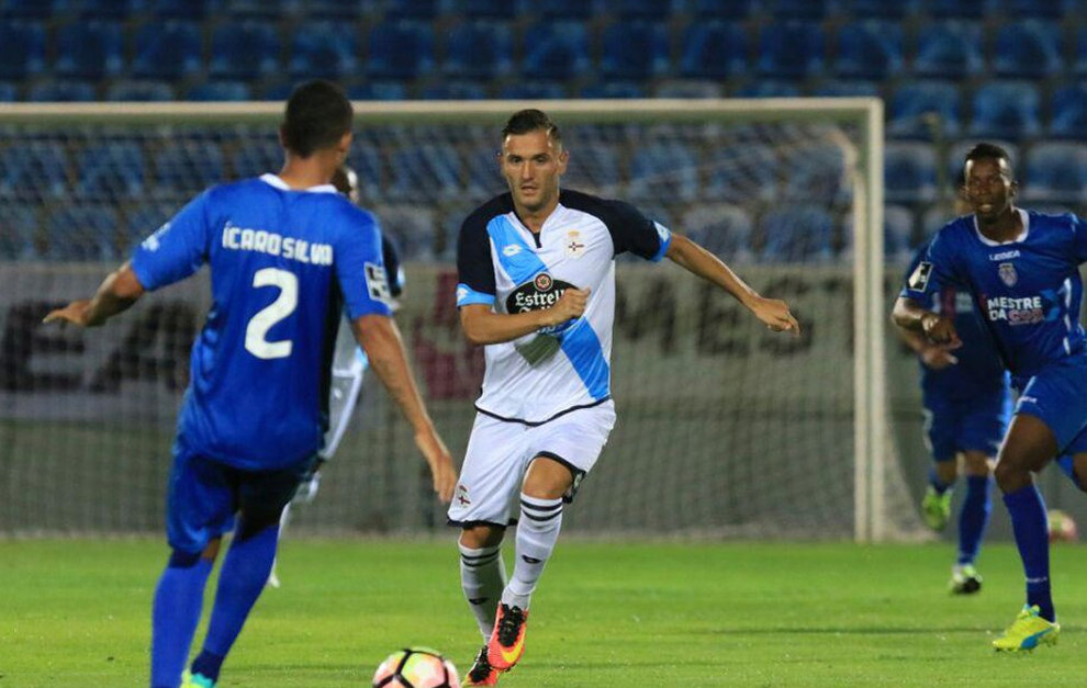 Lucas P�rez, en el duelo ante el Feirense.