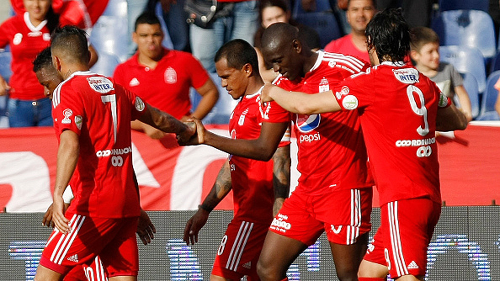 Los jugadores del Am�rica de Cali, celebrando un gol esta temporada.