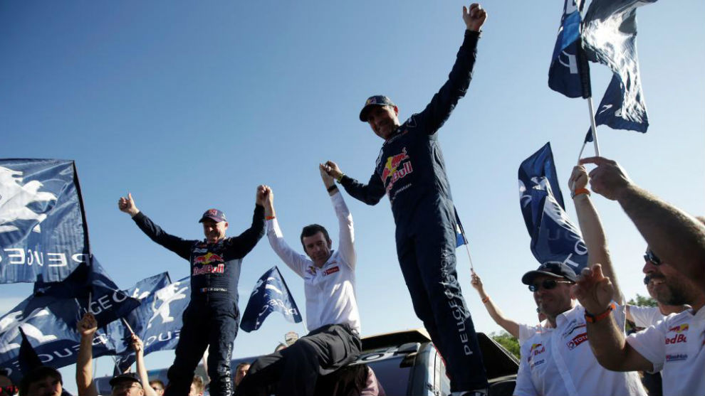 Peterhansel celebrando la victoria