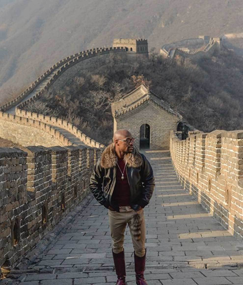 Floyd Mayweather en la Gran Muralla durante sus vacaciones de 3...