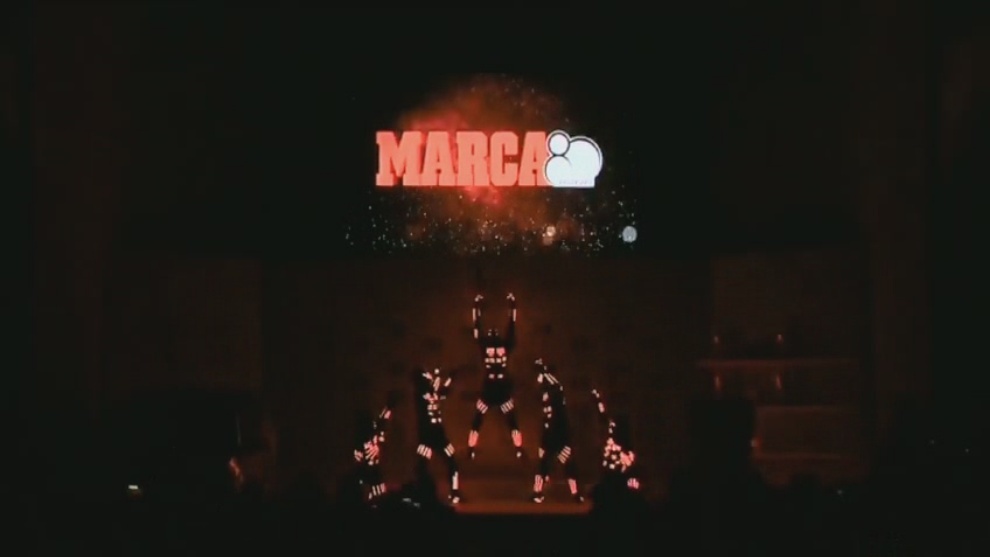 Led Dancers ilumin� el inicio del 80 aniversario de MARCA con una impresionante coreograf�a de luz