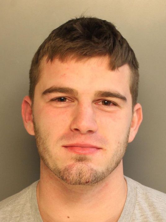 Foto policial de Taylor Hendricks tras su detenci�n por golpear a un...