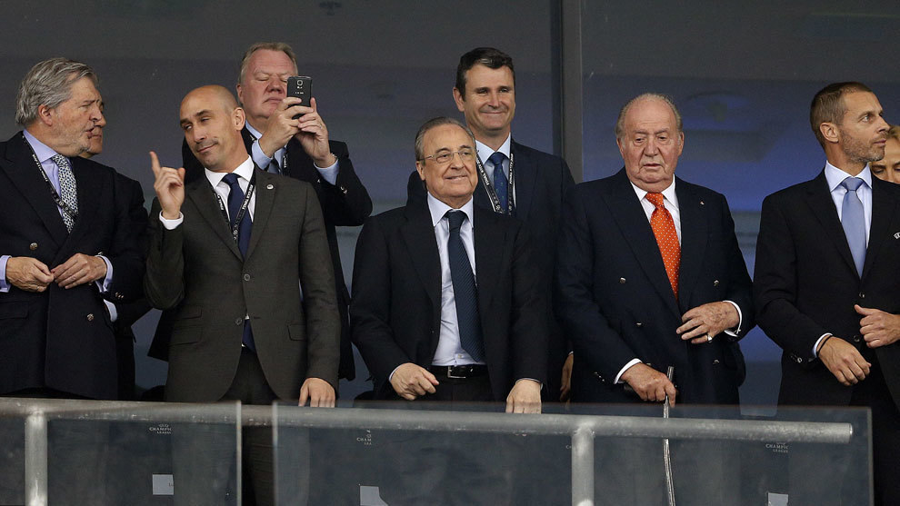 Florentino P�rez en el palco junto a Luis Rubiales y el Rey em�rito Juan Carlos I.