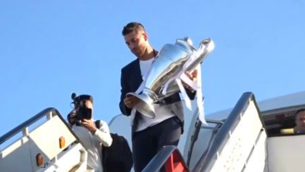 Los campeones de Europa ya est�n de vuelta en Madrid con la copa