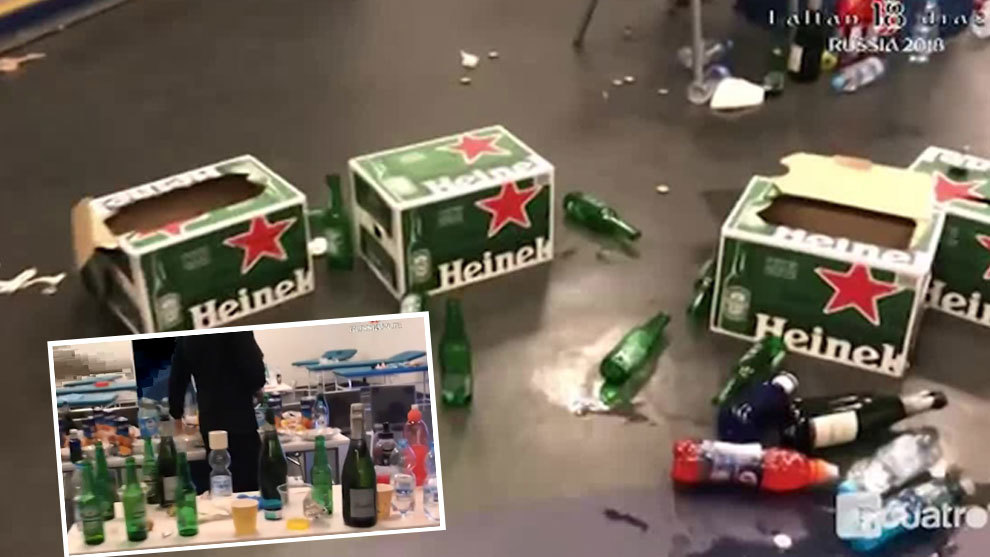 Cervezas, basura... �y p�sters robados!: as� qued� el vestuario del Madrid tras la fiesta