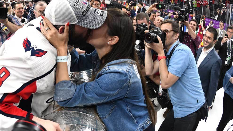Los Washington Capitals ganaron la Stanley Cup de la NHL venciendo 3-4...