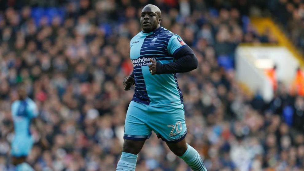 Akinfenwa en un momento con su equipo