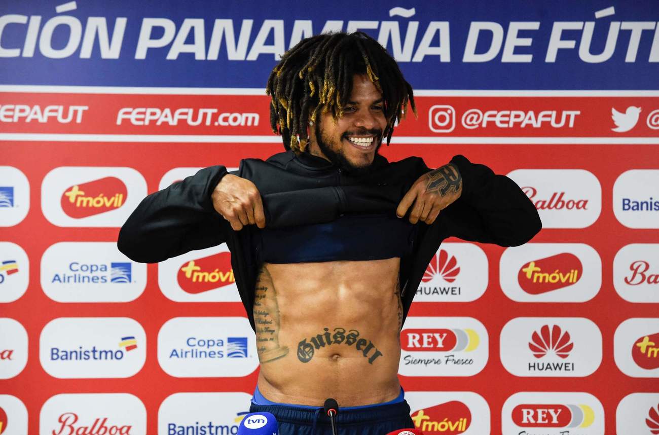 Román Torres, jugador de Panamá, fue preguntado por una periodista...