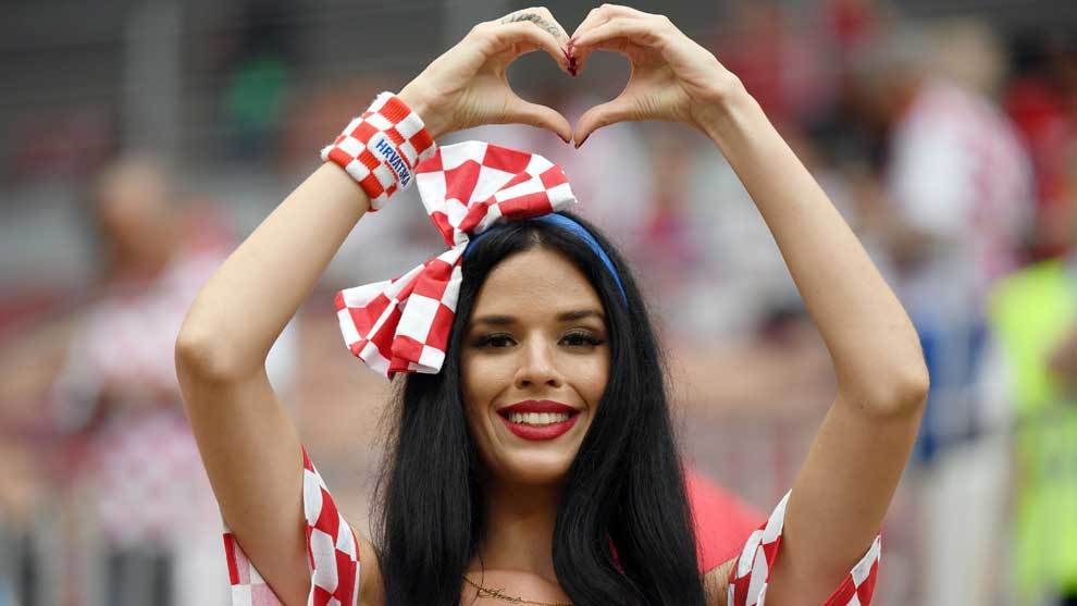 Disfruta y sorpr�ndete con algunos de los aficionados m�s frikis, originales, conocidos y populares que se han visto en las gradas durante el Mundial de Rusia 2018. La historia del aficionado de cart�n ha dado la vuelta al mundo... lo mismo como la de la actriz porno rusa en las gradas.