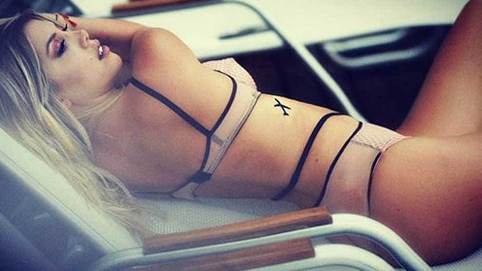 Wanda Nara posa en ropa interior para desnudar su último tatuaje