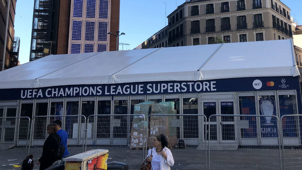 La Plaza del Callao ya se prepara para la final.