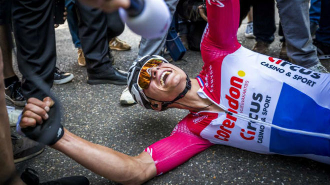 Mathieu Van der Poel celebra la victoria en la Amstel.