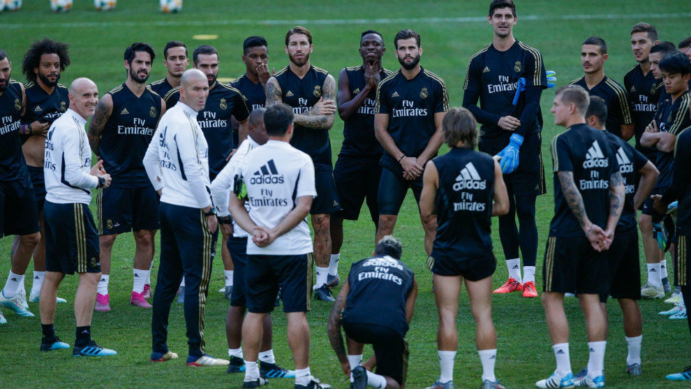 Los jugadores del Madrid antes de empezar el �ltimo entrenamiento de la gira.