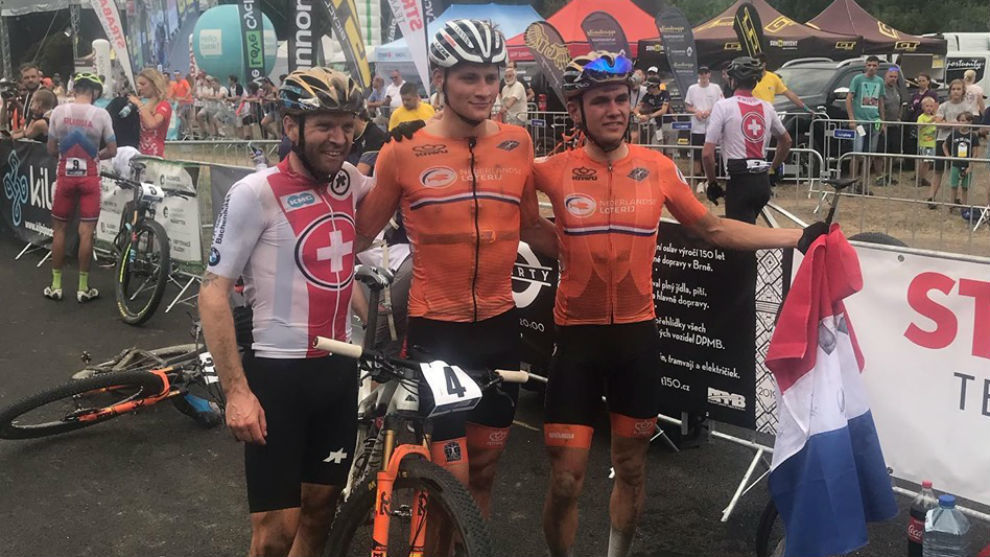 Van der Poel, escoltado por Vogel y Vader, el podio masculino.