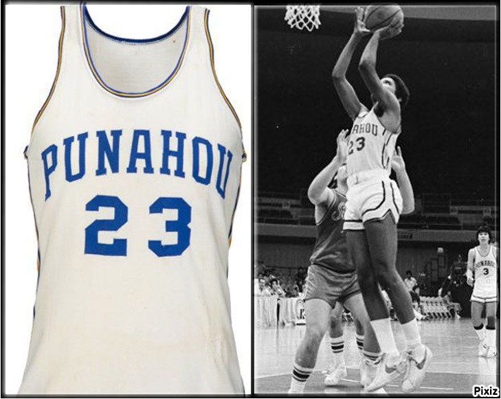 Barack Obama jugando a baloncesto con la camiseta con el número 23 en...