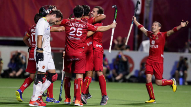 Los jugadores belgas celebran uno de sus goles.