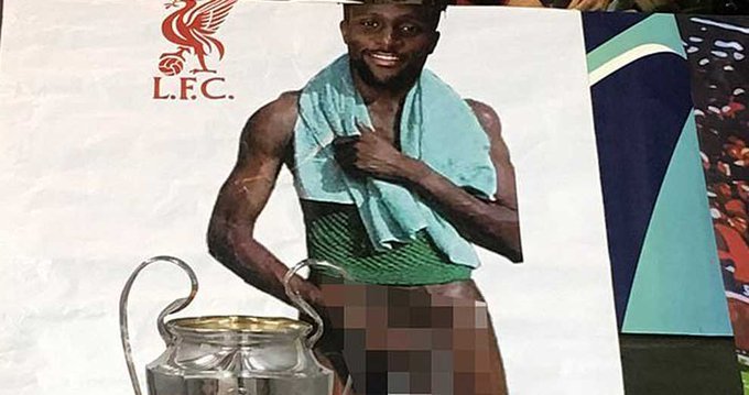 Divock Origi caracterizado como el Negro Del Whatsapp con la copa de...