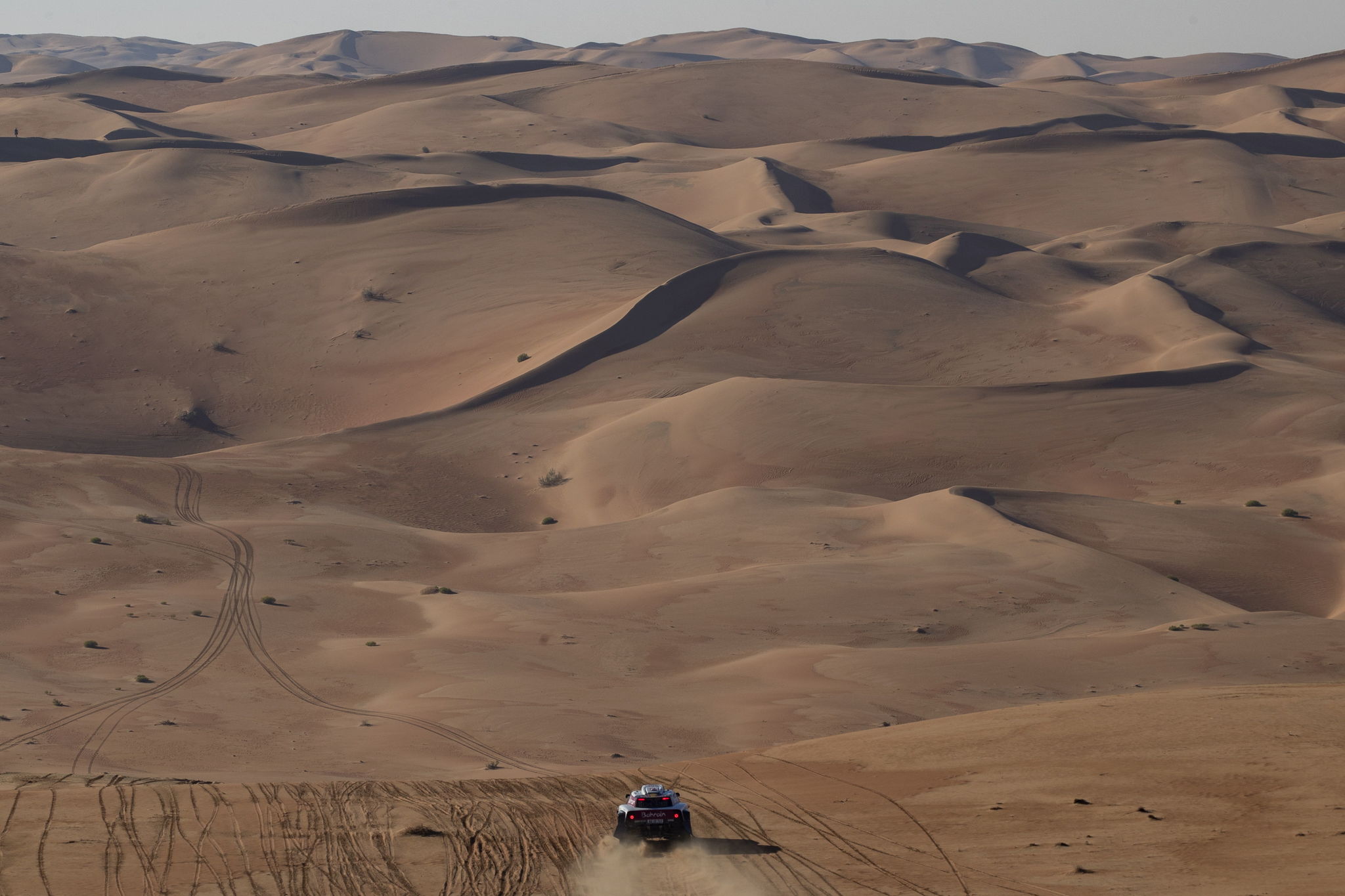 Haradh (Saudi Arabia), 16/01/2020.- Carlos <HIT>Sainz</HIT> of Spain in action during the stage eleven of the Rally Dakar 2020 between Shubaytah and Haradh in Saudi Arabia, 16 January 2020. The Rally Dakar takes place in Saudi Arabia from 05 to 17 January 2020. (Arabia Saudita, Espa�a) EFE/EPA/ANDRE PAIN