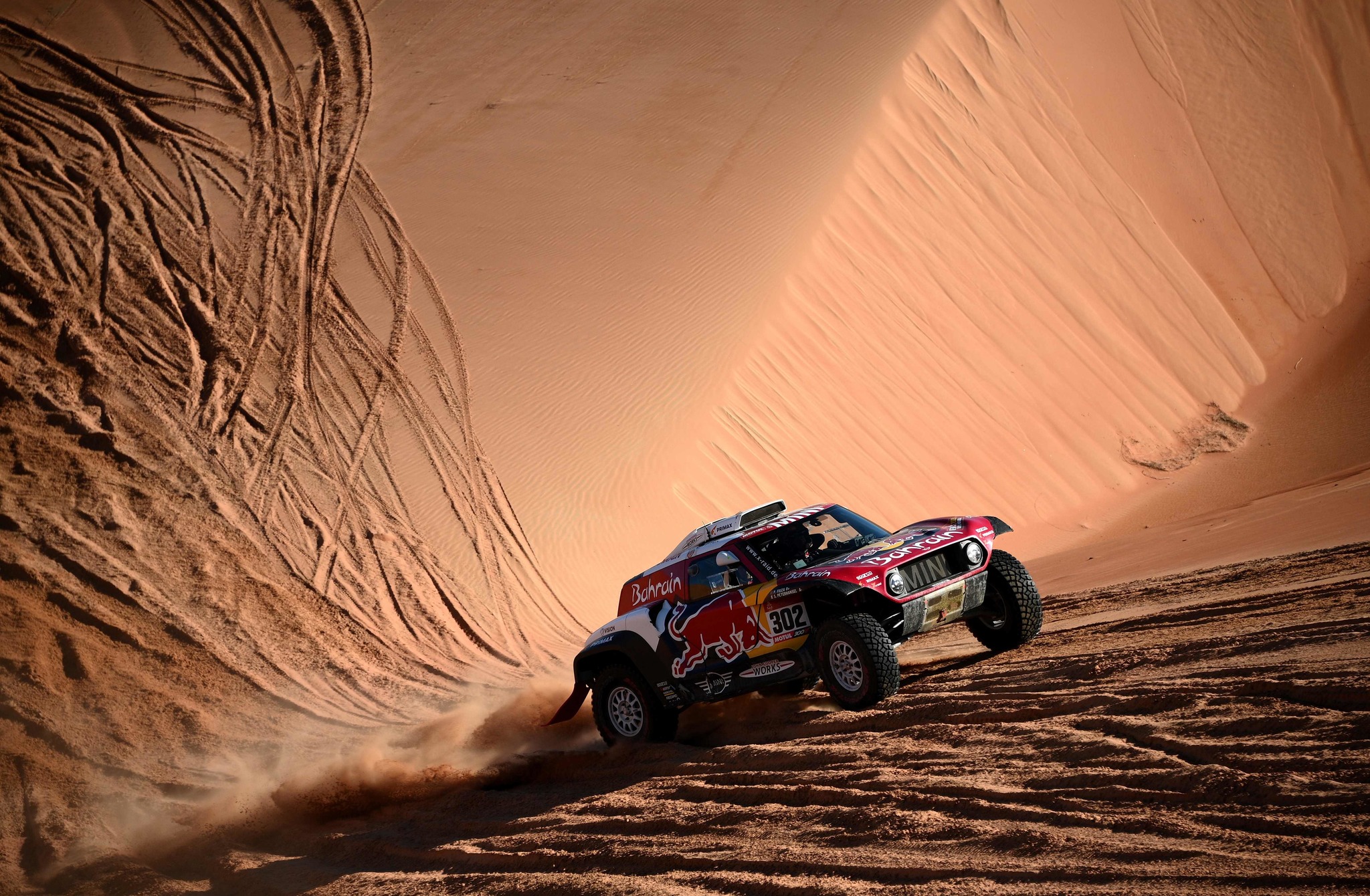 Minis driver Stephane <HIT>Peterhansel</HIT> and his co-driver Portuguese Paulo Fiuza compete during the Stage 11 of the Dakar 2020 between Shubaytah and Haradh, Saudi Arabia, on January 16, 2020. (Photo by FRANCK FIFE / AFP)
