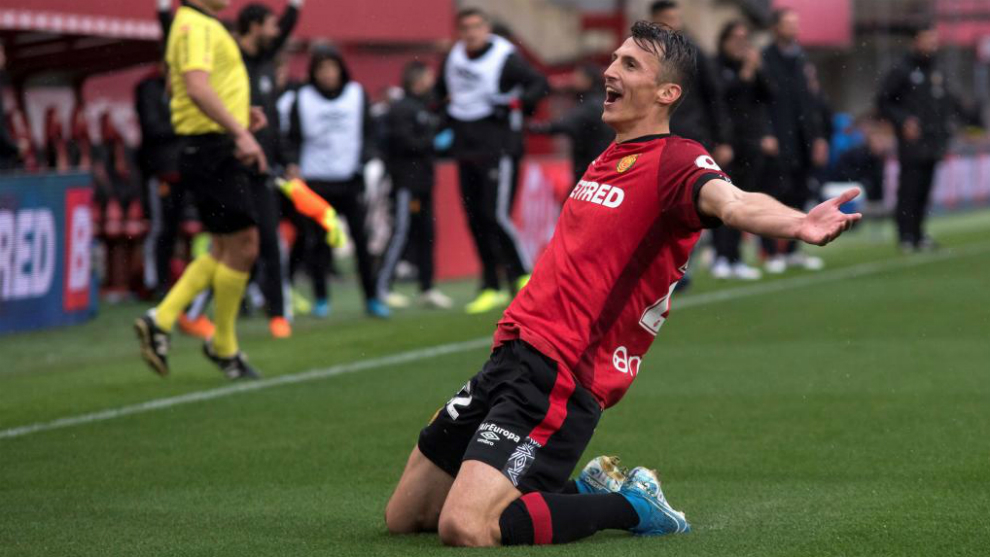 Budirmir celebra uno de los goles ante el Valecia.