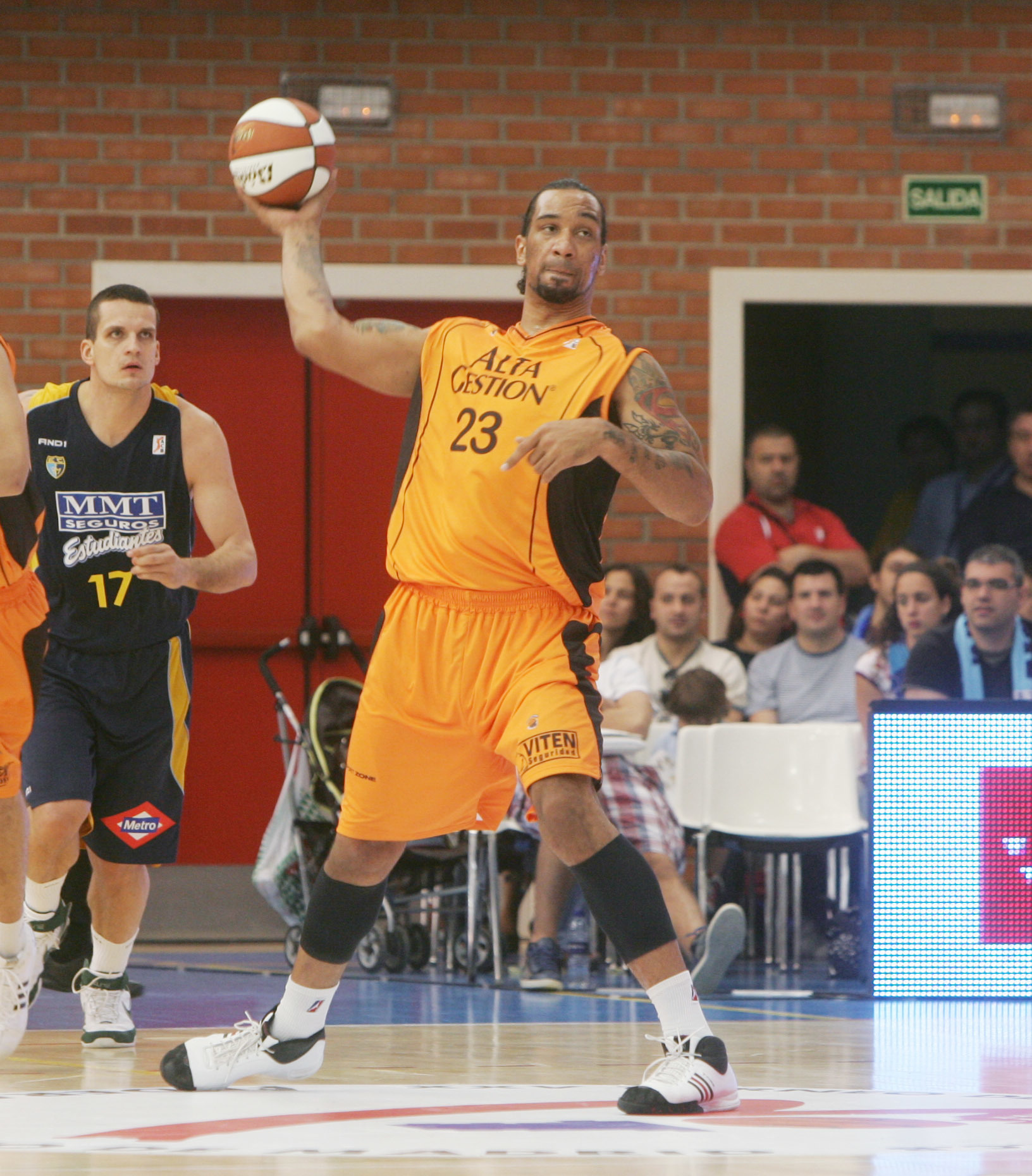 Peter John Ramos jugando con el Fuenlabrada en 2008