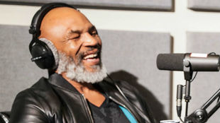 Mike Tyson mientras graba su programa.