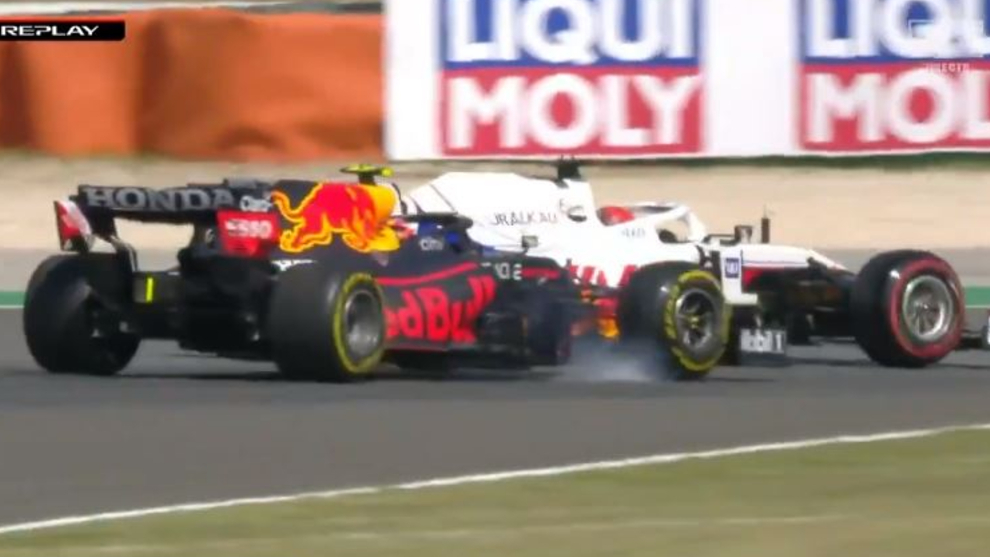 Mazepin cierra el paso a Checo P�rez.