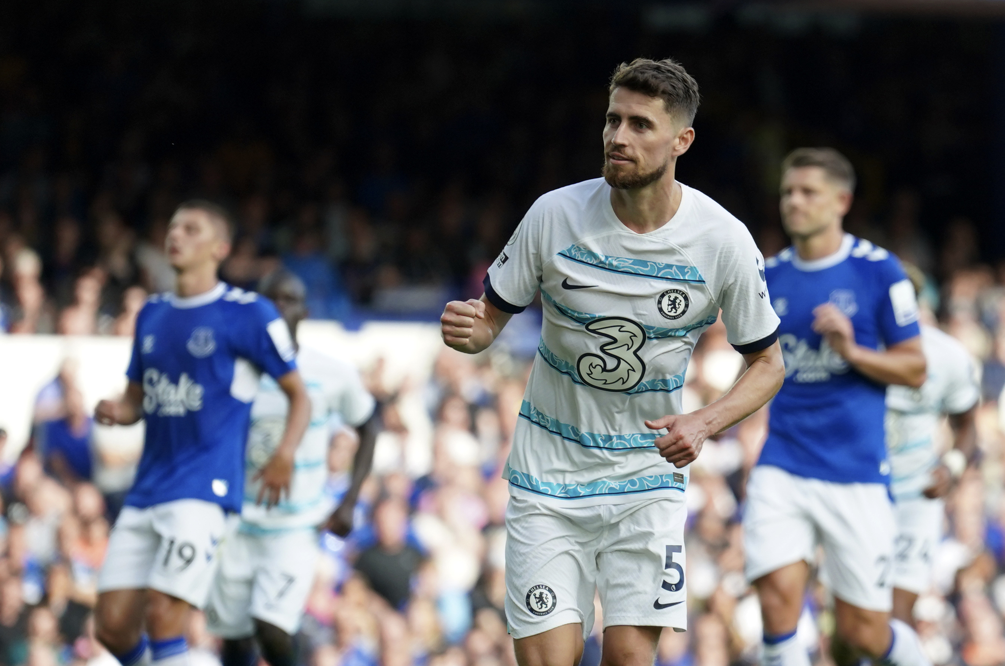 Jorginho converts his penalty.