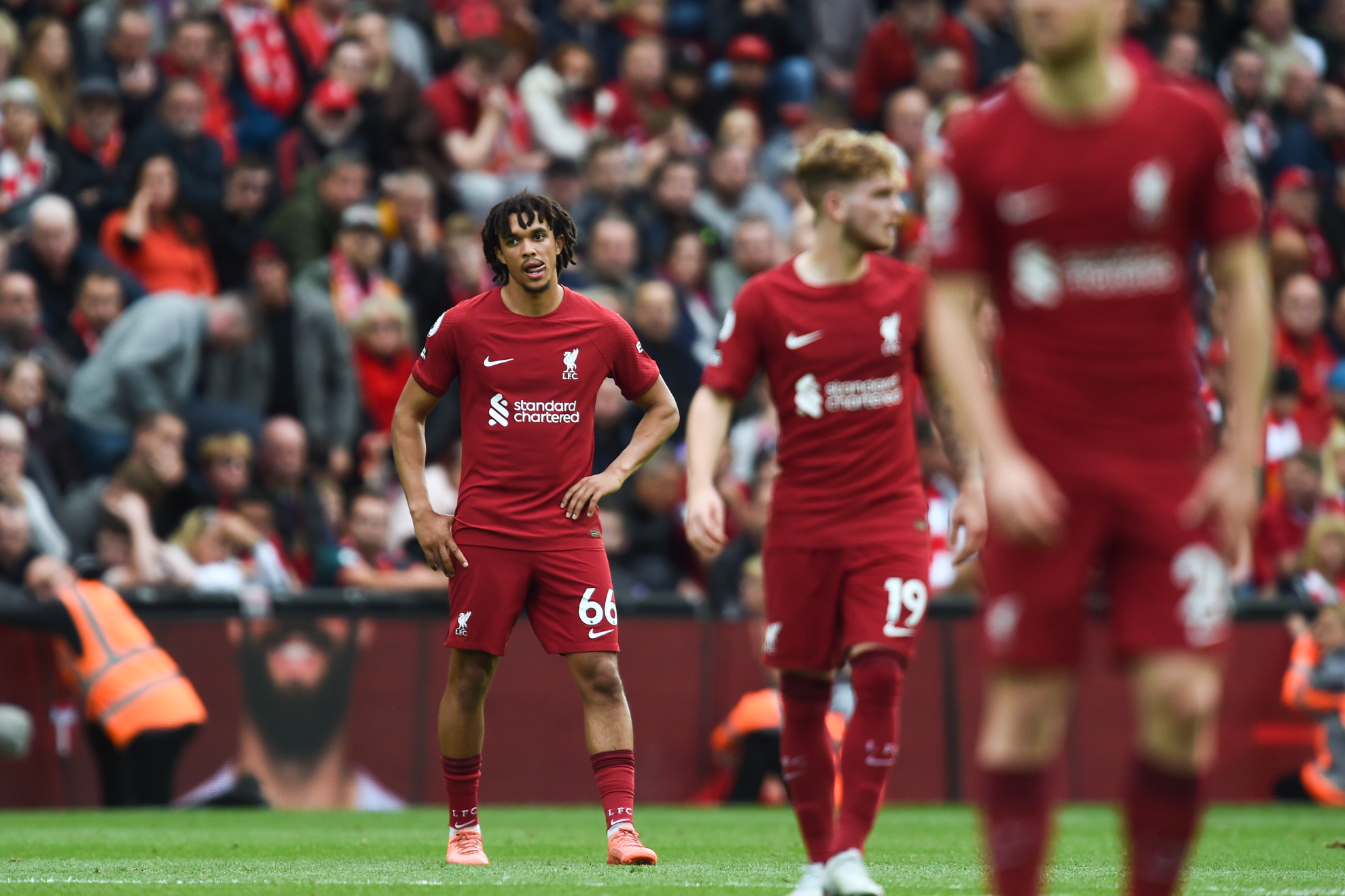 Alexander-Arnold se lamenta durante el partido del Livepool ante el Brighton. | Peter Powell/EFE